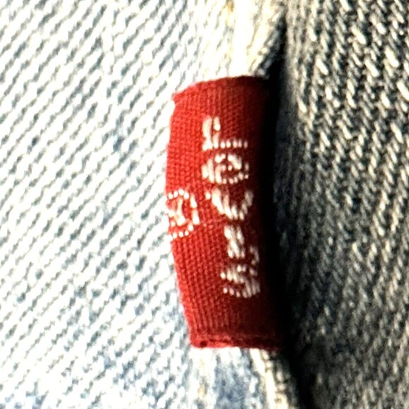 Levis 550 Womens Jean Shorts Distressed DIY Cut Off Denim Light Wash Blue Sz 32 - Picture 7 of 8